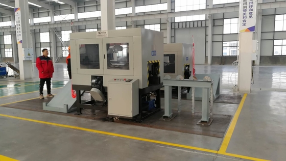 Maquina automática de fresado de raíz de ángulo Auten modelo GQC250-2Q en la industria de las torres de acero
