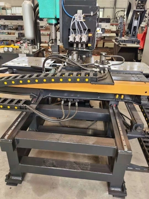 1200KN Servo alimentación fuerza de perforación máquina de perforación de agujeros de placa Cnc con 26 mm de diámetro de perforación máxima