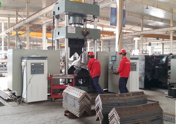 Máquina de curvar por calentamiento CNC para ángulos y placas modelo HQ200?? 600