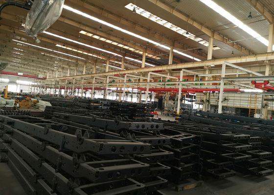 Máquina de punzonado CNC para chapa metálica de 35 toneladas para viga longitudinal automotriz, tamaño de pieza de trabajo 15000x380 mm