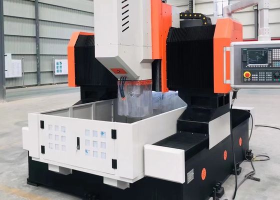 Máquina fresadora CNC con motor de husillo servo dedicado, junta rotativa de alta velocidad y salida central de taladro para mecanizado de precisión