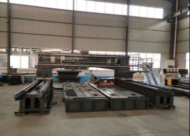 3000*3000 Tamaño de la pieza de trabajo BT50 Máquina de perforación de placas CNC 30 KW Potencia del motor del eje servo