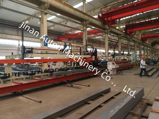 Se utiliza para vigas de camiones ligeros CNC Longitudinal Beam Punching Machine Línea de procesamiento de chapa de metal