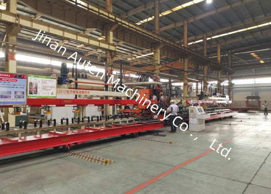 Se utiliza para vigas de camiones ligeros CNC Longitudinal Beam Punching Machine Línea de procesamiento de chapa de metal