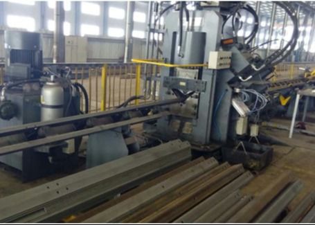 Φ26×12 Máx. Punzonadora CNC para Ángulos de Metal, Marcado y Línea de Corte, 3 Ejes CNC