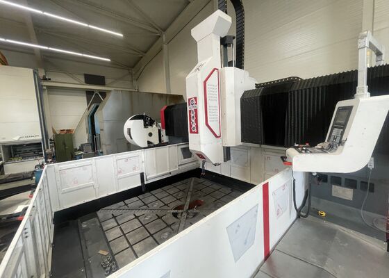 BT50 Spindle Taper CNC Plate Drilling Machine M30 Tapping Diameter For Milling On Large Metal