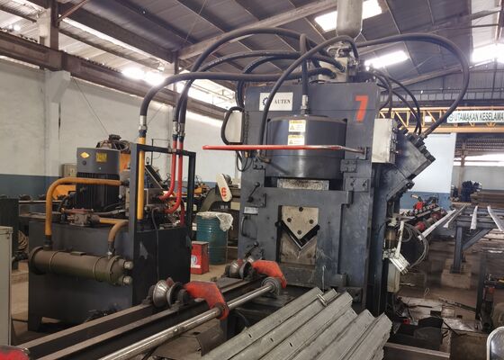 Torre de transmisión de ultraalta tensión Máquina de perforar CNC para ángulos 630KN Fuerza de marcado