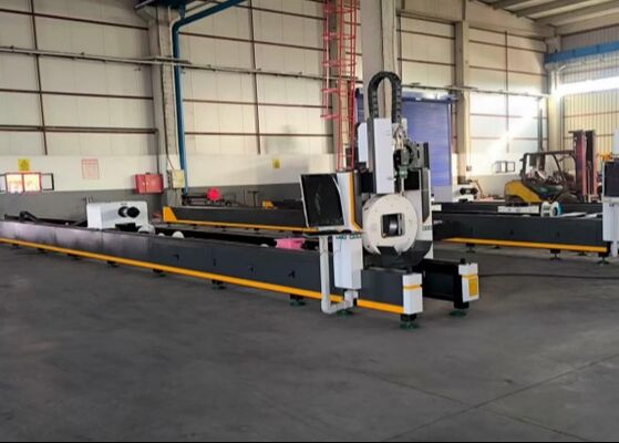 El modelo LC2412 máquina de corte de tubos láser CNC utiliza la potencia del láser MAX6000