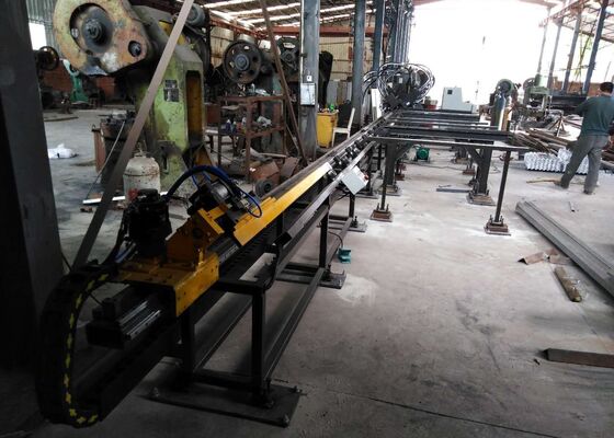 Producción a gran escala Componentes Cnc Acero plano de canal de acero perforador máquina de mecanografía 3 Ejes