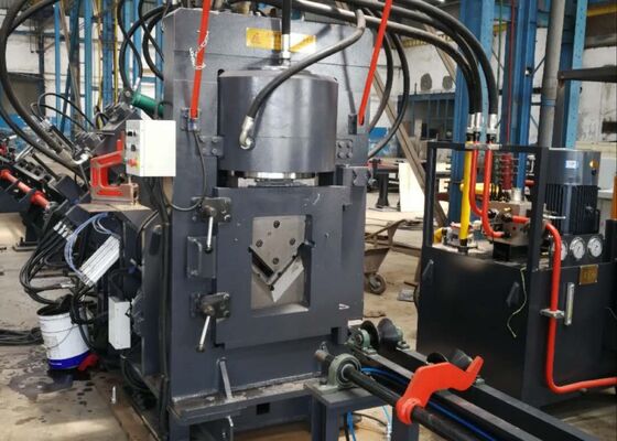 Cadena de producción de corte de punzonado del ángulo modelo JNC2020 del CNC dimensión total de los 32x7x3m