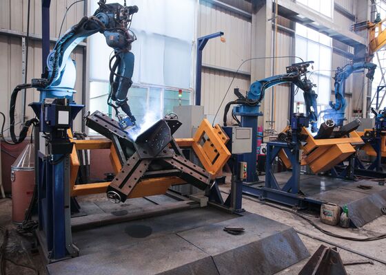 Soldar la base de las torres de transmisión utiliza torre de CNC pie robot de soldadura 2pcs mesas de trabajo