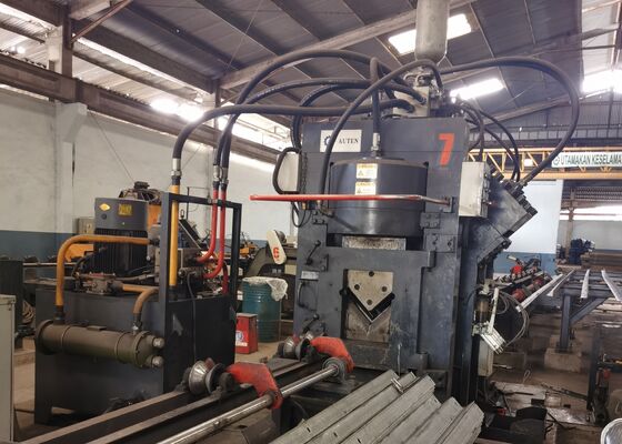50х50х4~200х200х20mm Tamaño del ángulo Máquina automática de corte por punción CNC con 3 ejes CNC