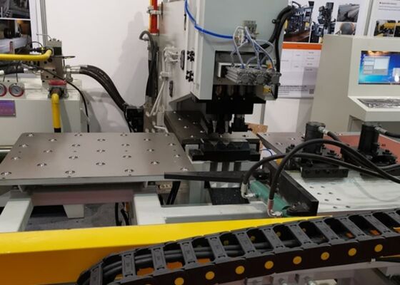 180mm Stroke Of Drilling Spindle Cnc Plate Punching Machine para la torre de transmisión