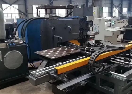 180mm Stroke Of Drilling Spindle Cnc Plate Punching Machine para la torre de transmisión