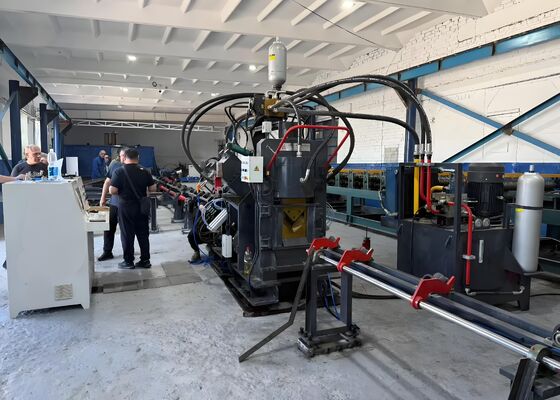 Linea de punción de ángulo CNC totalmente automática para la marcación y corte de cortes para fabricación