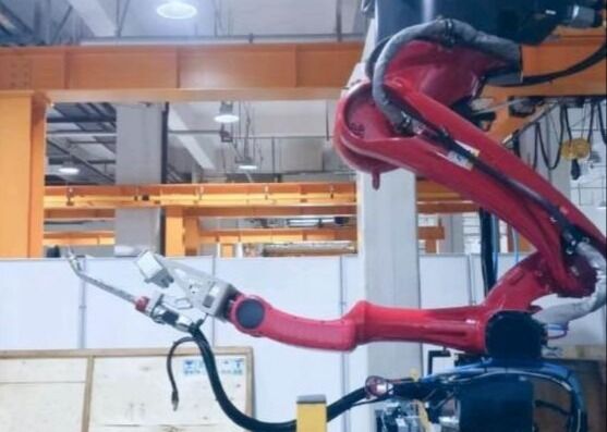 ± 0,07 mm Repetibilidad Robot de soldadura de rieles invertidos Máquina 180000 Lux Resistencia a la luz