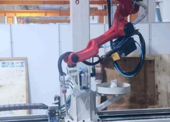 ± 0,07 mm Repetibilidad Robot de soldadura de rieles invertidos Máquina 180000 Lux Resistencia a la luz