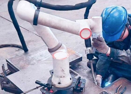Robots de soldadura colaborativos de interacción inteligente para colaboración humano-robot