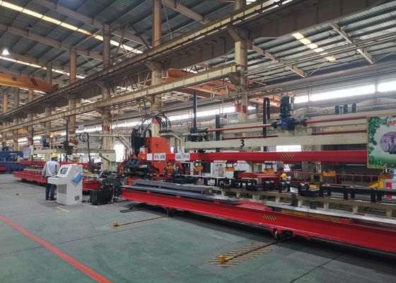 Línea de producción de punzonado CNC modelo FPCP120 para viga longitudinal de automóvil de placa plana de 4000 - 8000 mm de longitud, fuerza nominal de 1200 KN