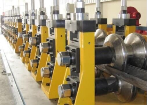 Se utiliza para la máquina de formación de rollos corrugados de acero laminado en caliente con función de nivelación de desenrollamiento