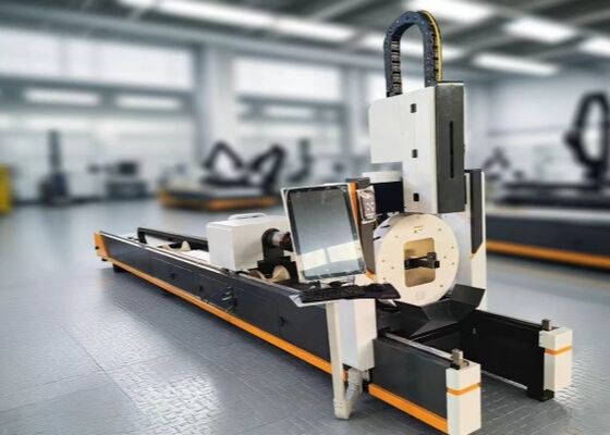 El modelo LC2412 máquina de corte de tubos láser CNC utiliza la potencia del láser MAX6000